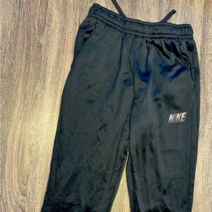 Nike Dri-FIT Training Pants (Big Kids)